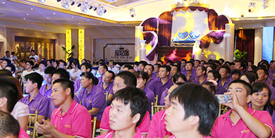 300多名高級技術工人